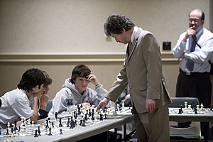 Gregory Kaidanov playing in a simul.